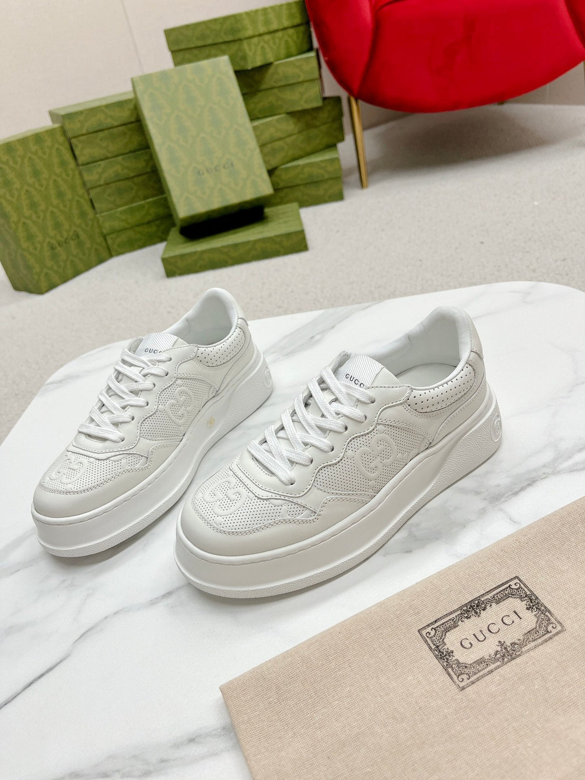 GG EMBOSSED TRAINER WHITE CALFSKIN