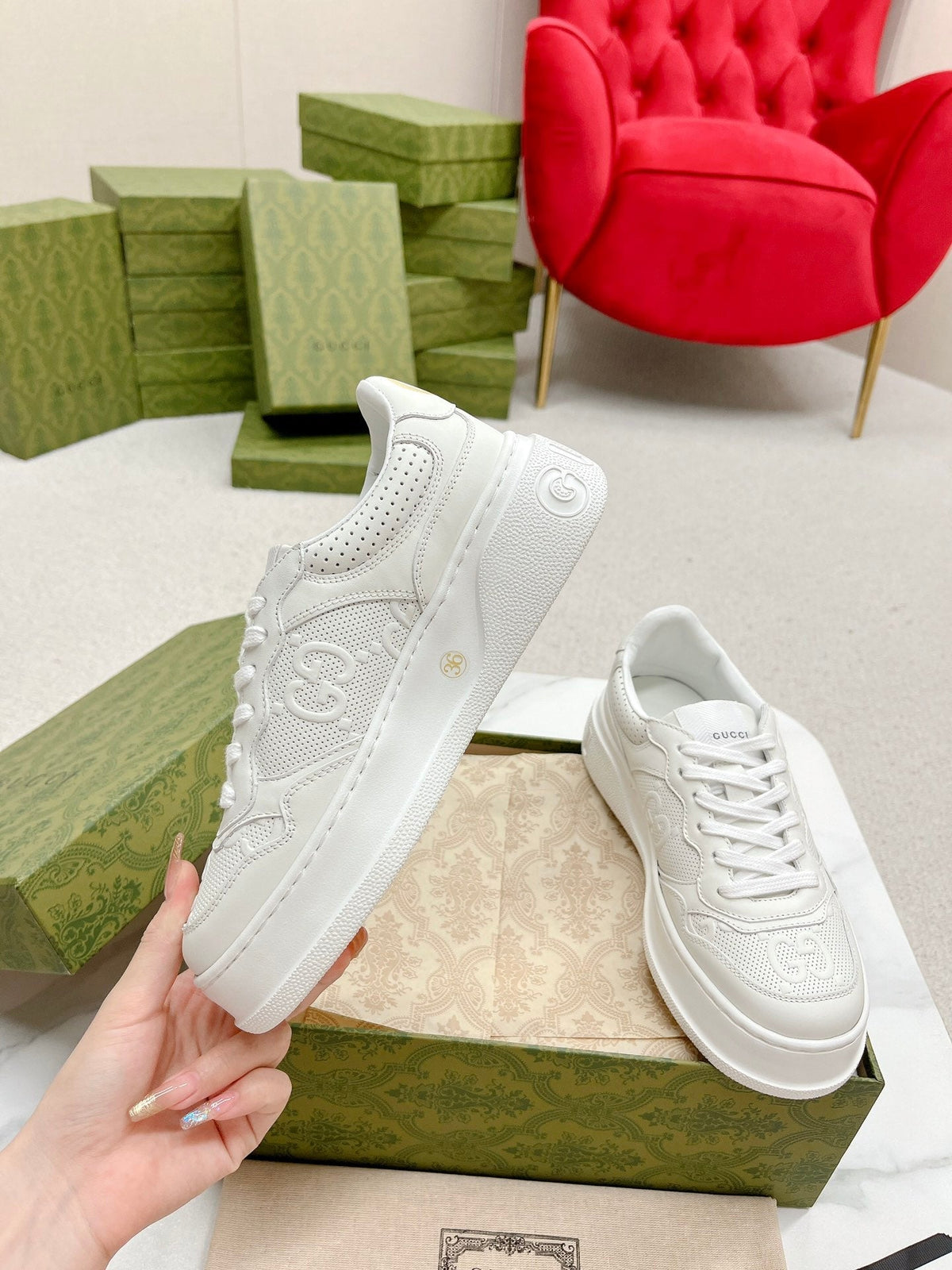 GG EMBOSSED TRAINER WHITE CALFSKIN