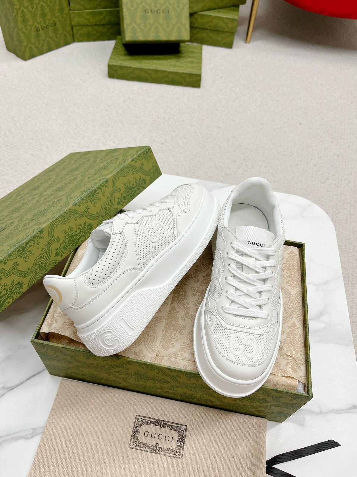 GG EMBOSSED TRAINER WHITE CALFSKIN