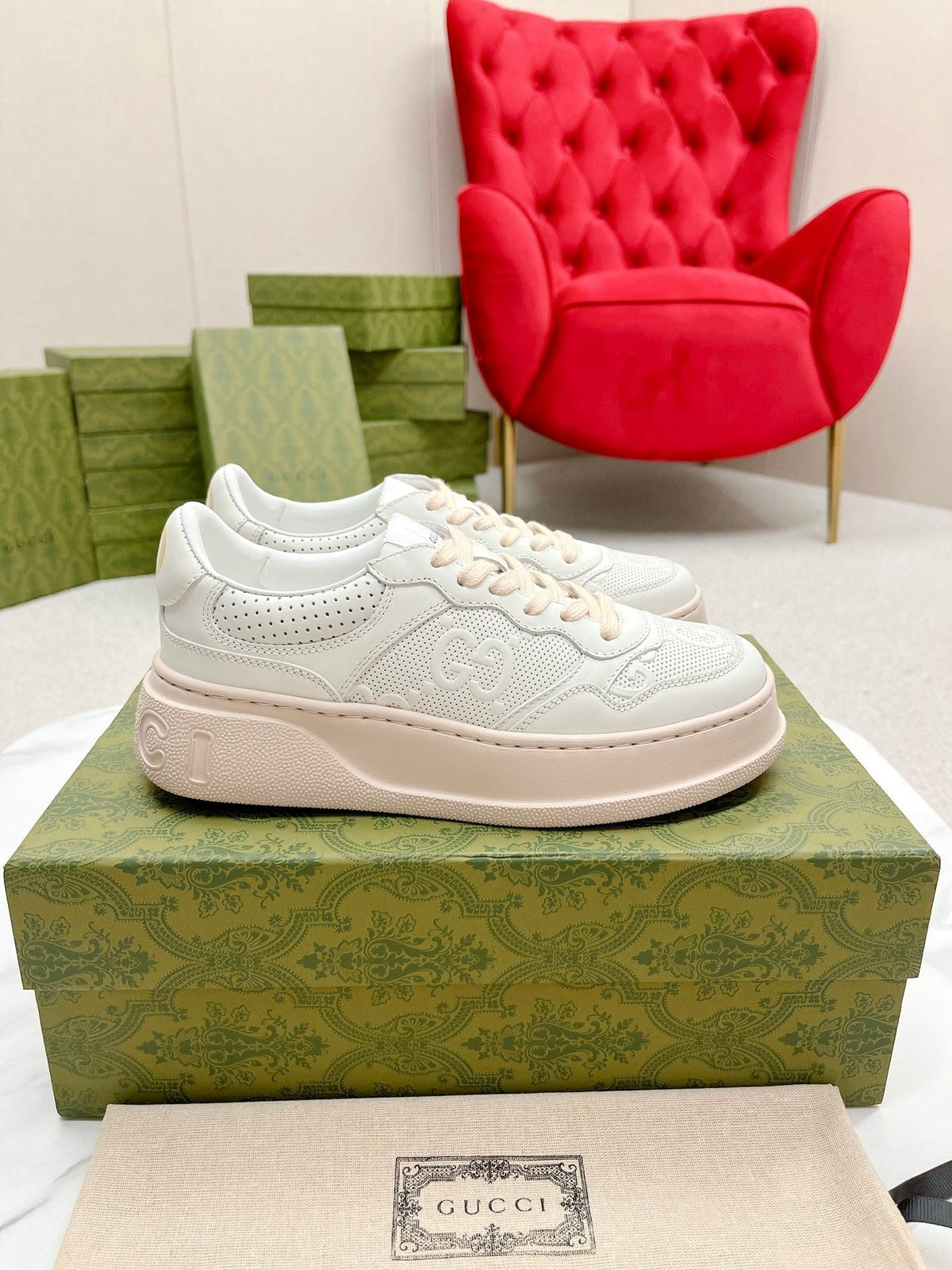 GG EMBOSSED TRAINER WHITE AND PASTEL PINK CALFSKIN