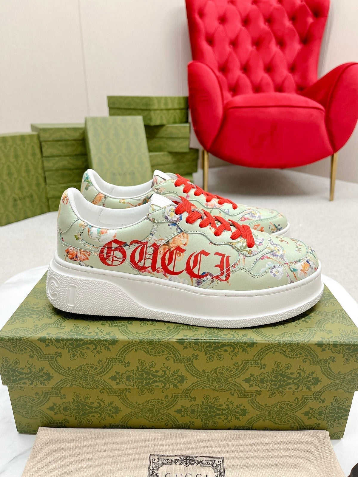 GG TRAINER SAGE CALFSKIN WITH FLOWERS PATTERN