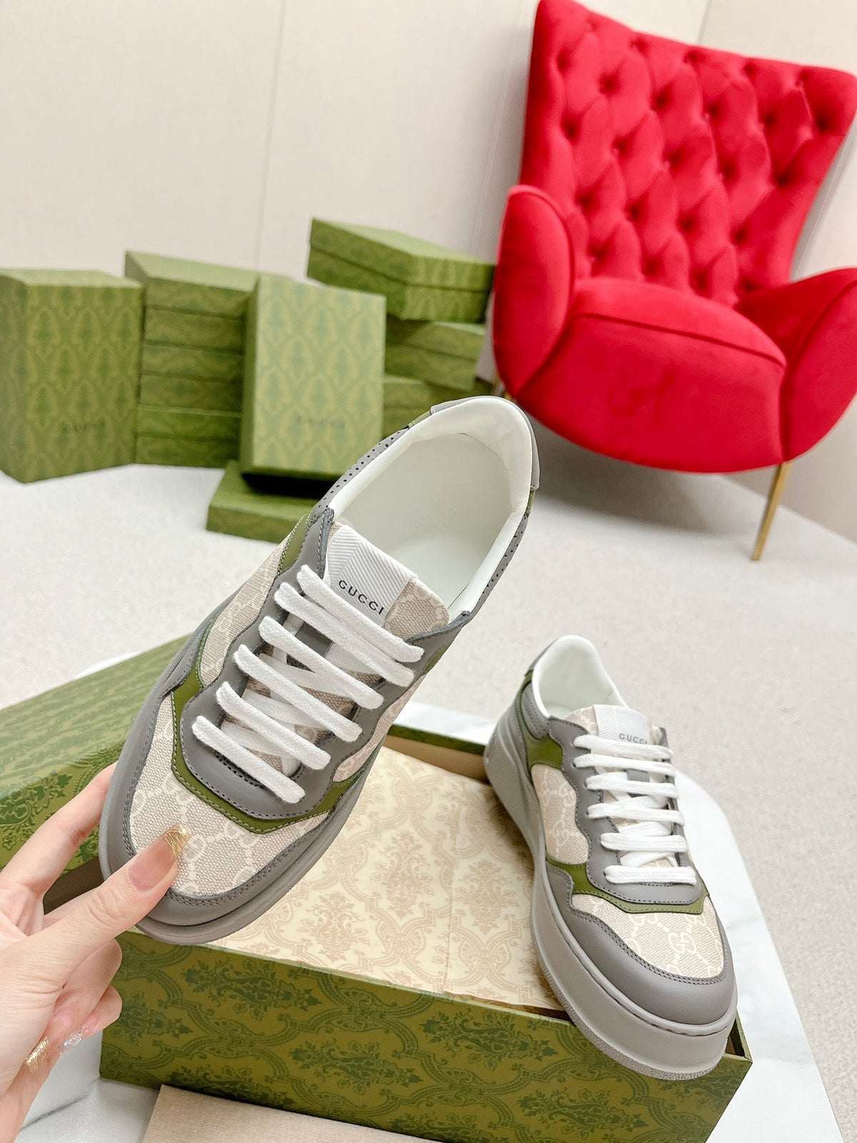 GG TRAINER GRAY AND CREAMY WHITE CALFSKIN