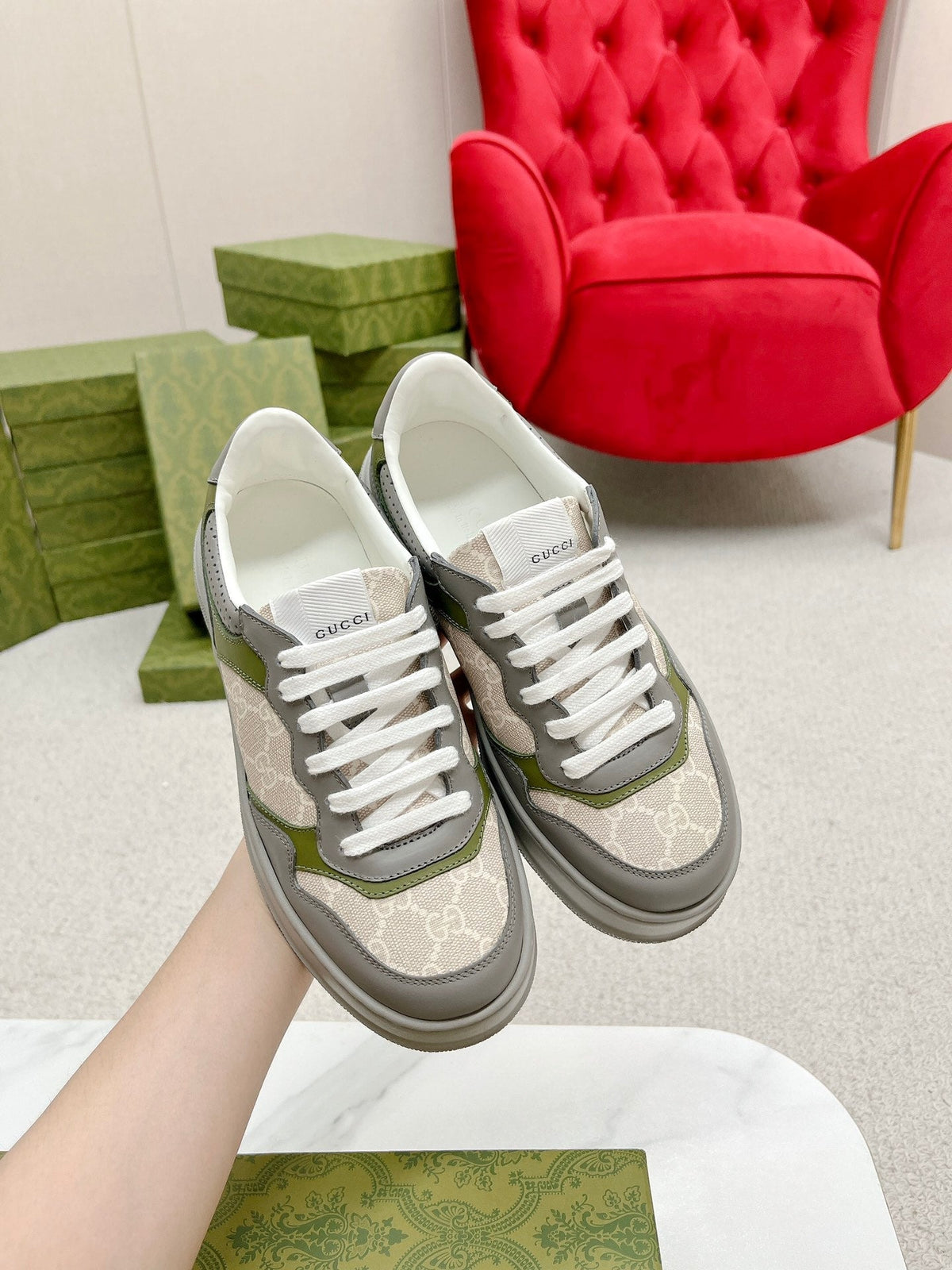 GG TRAINER GRAY AND CREAMY WHITE CALFSKIN