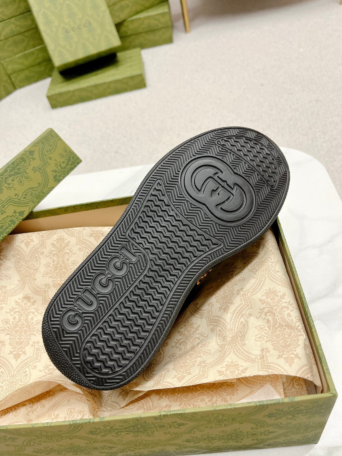 GG TRAINER BLACK CALFSKIN WITH PATTERN