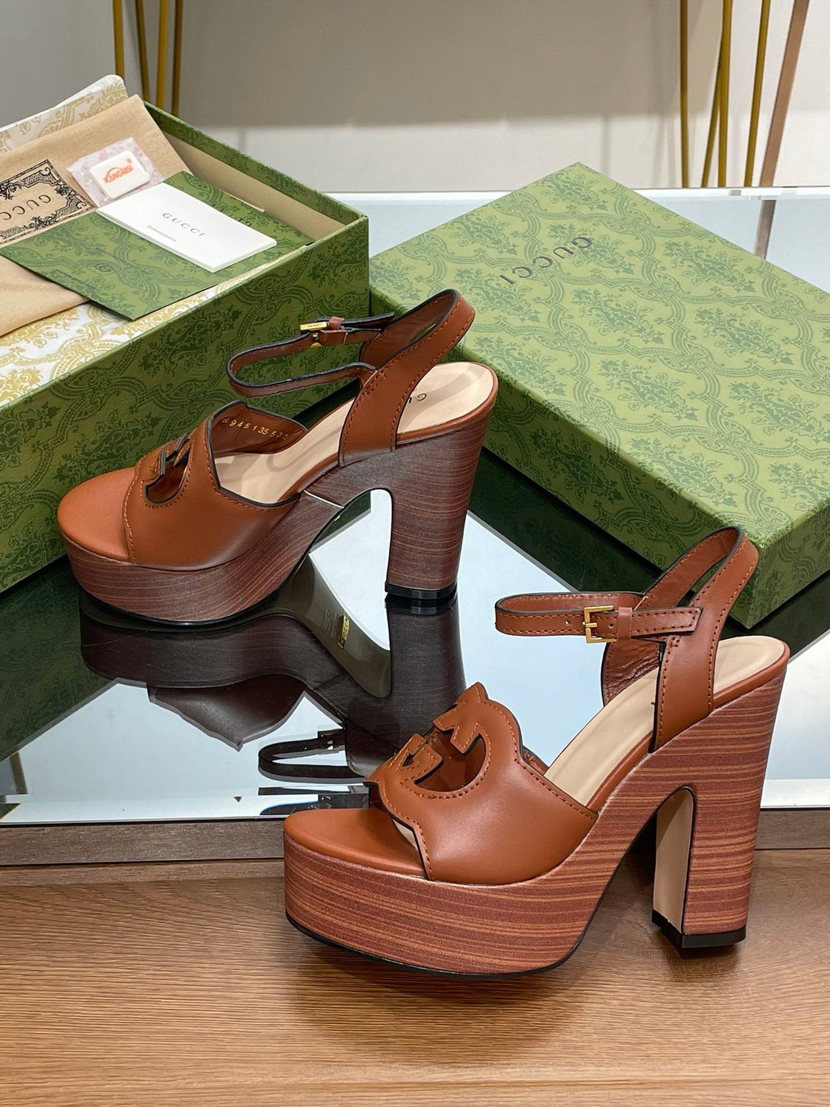 GG 120 INTERLOCKING G SANDAL CARAMEL CALFSKIN