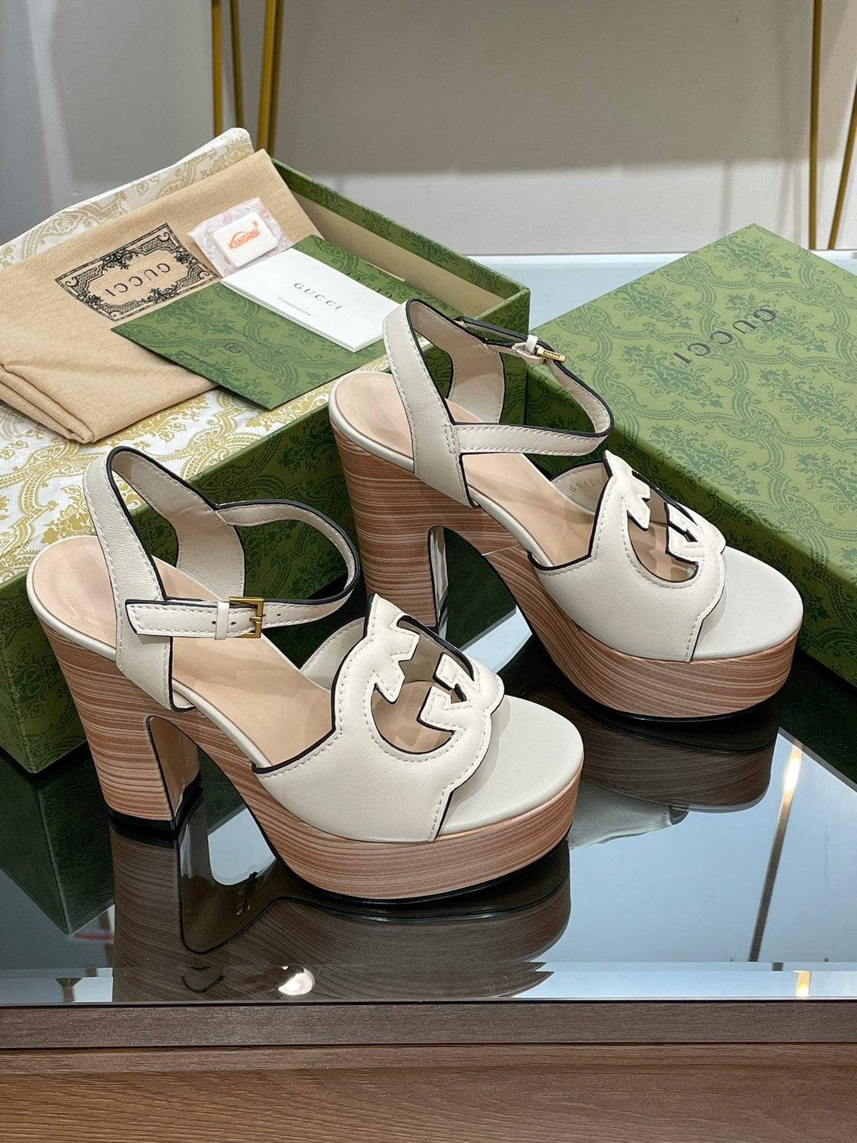 GG 120 INTERLOCKING G SANDAL WHITE CALFSKIN