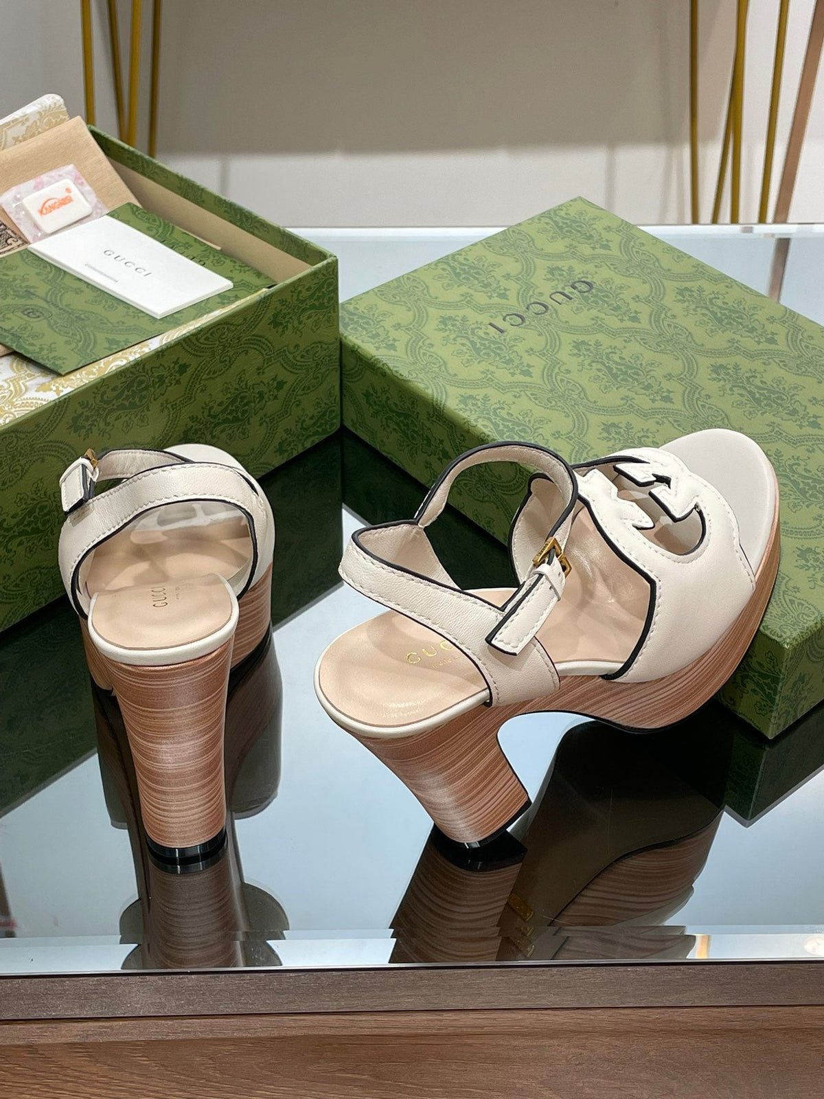 GG 120 INTERLOCKING G SANDAL WHITE CALFSKIN