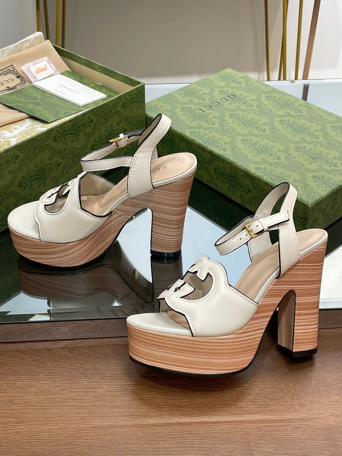 GG 120 INTERLOCKING G SANDAL WHITE CALFSKIN