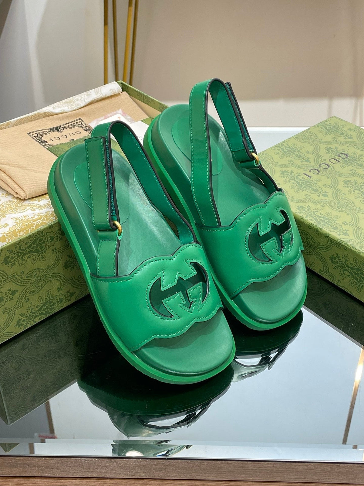 GG INTERLOCKING G CUT OUT SANDAL JADE GREEN LAMBSKIN