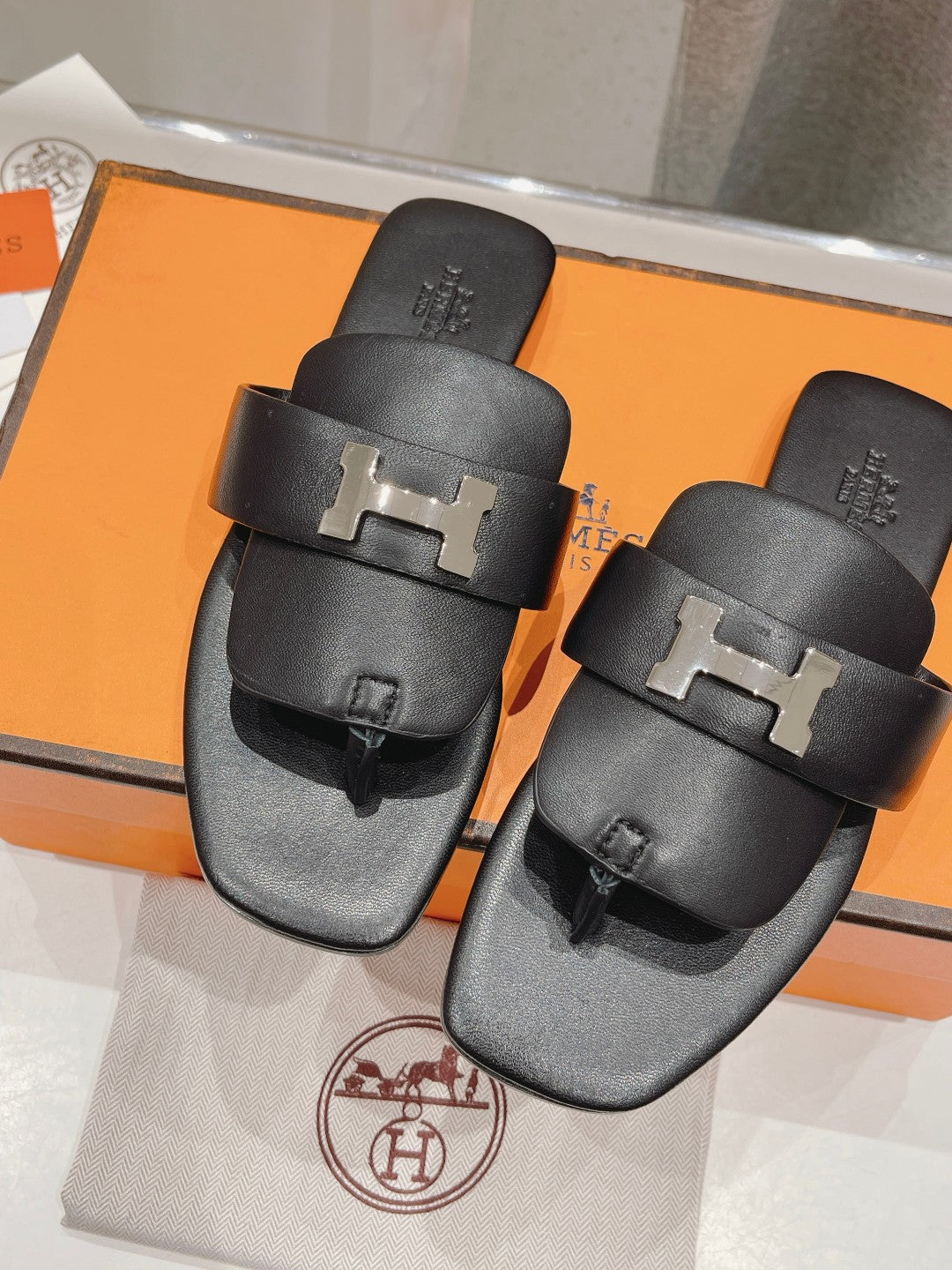 CLASSIC H BUCKLE SANDALS BLACK LAMBSKIN