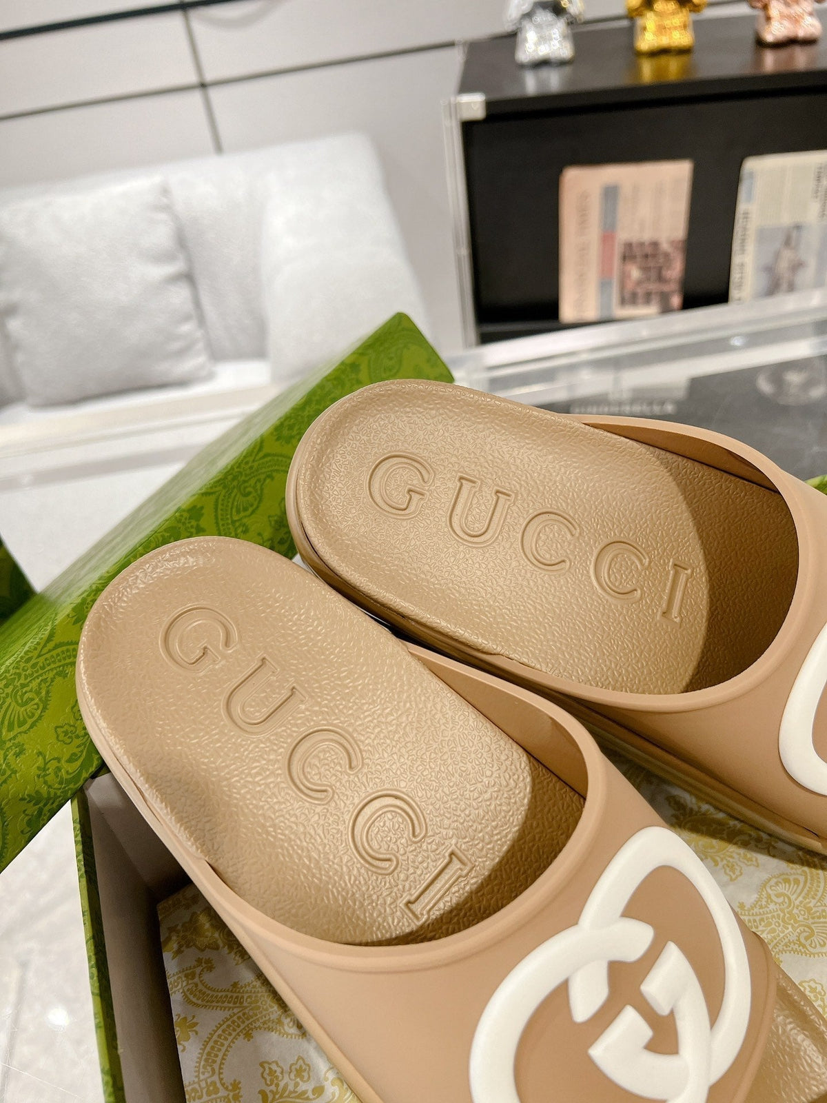 GC 25 Interlocking G 50mm Slide Sandal White Brown Cowhide 292400