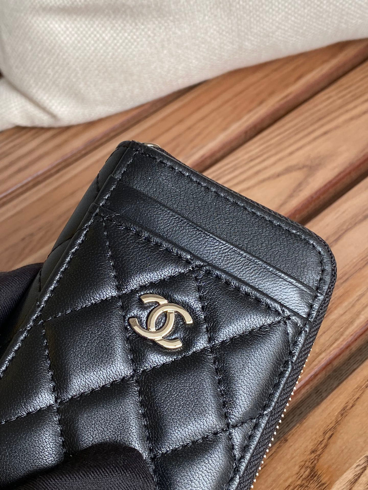 CC 22A Zippy Coin Purse Black Sheepskin Sliver Steel 223918