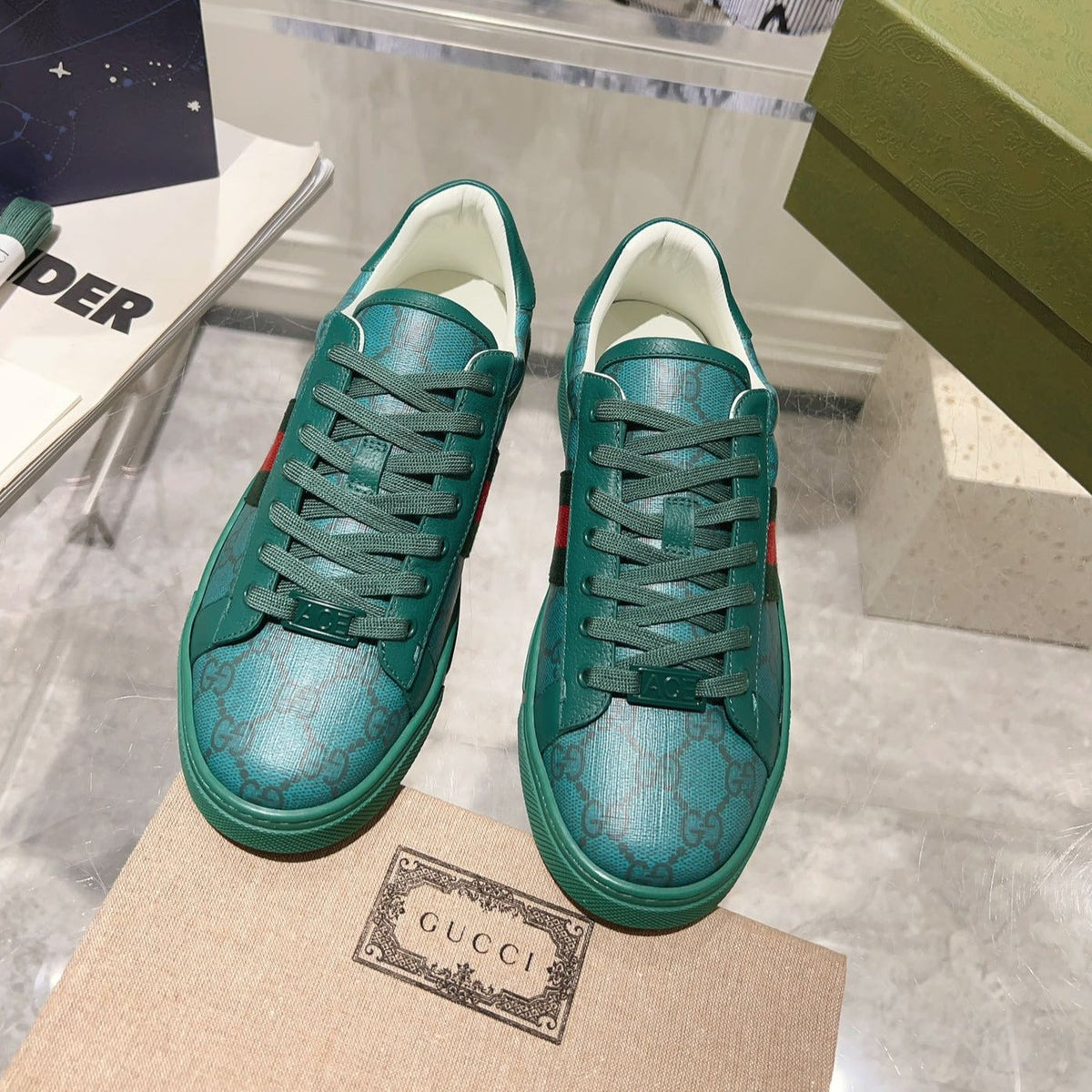 GG ACE GG SUPREME TRAINER OCEAN CALFSKIN