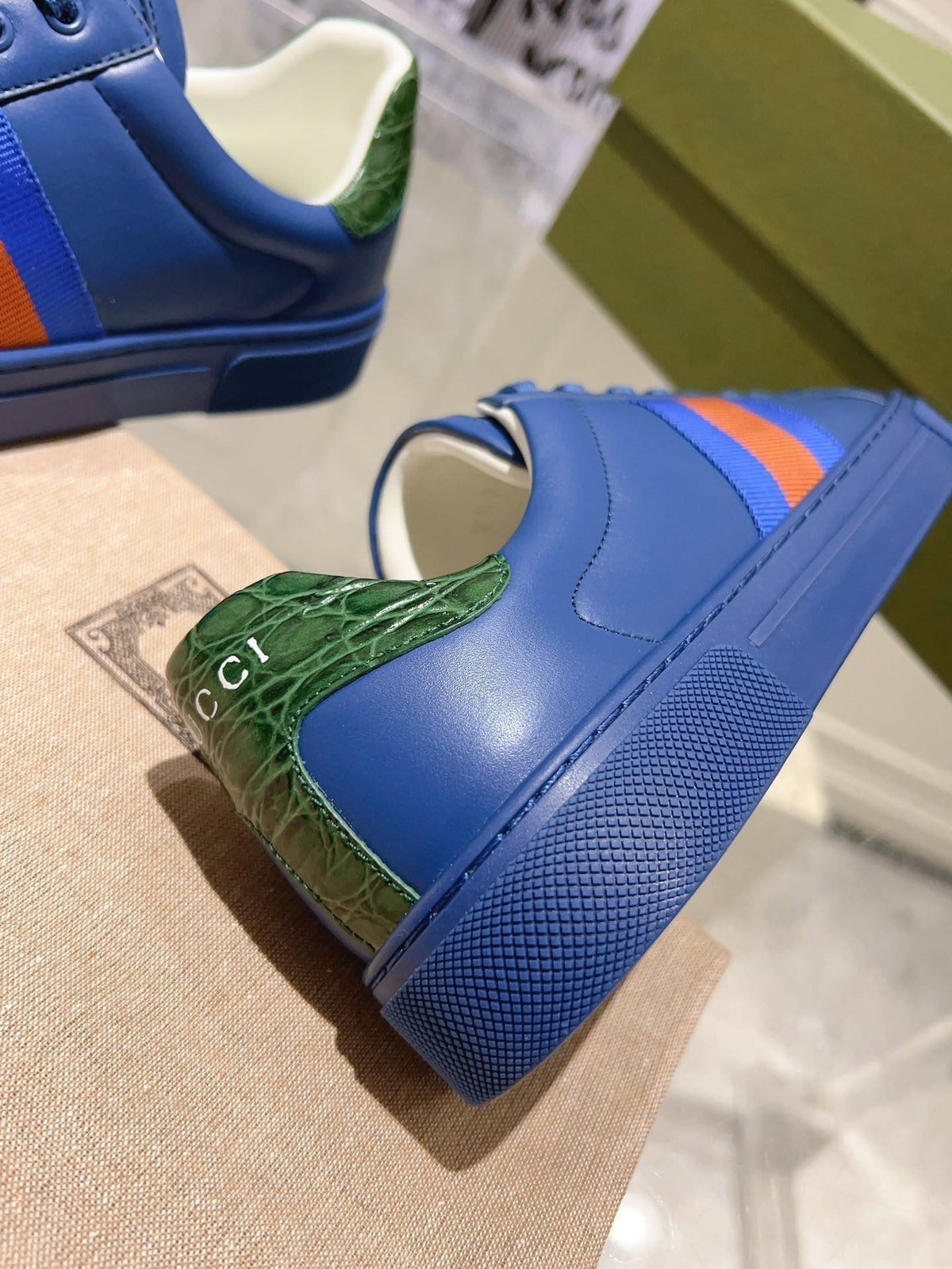 GG ACE GG SUPREME TRAINER AZURE CALFSKIN