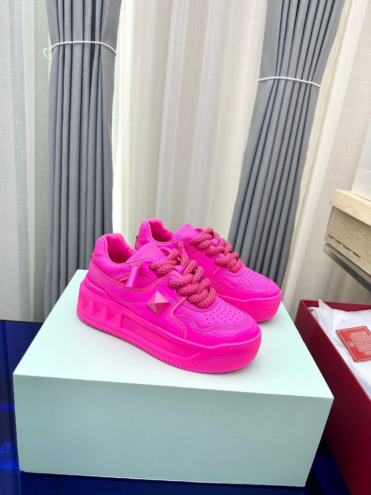 One Stud Garavani Pink One Stud XL Sneakers