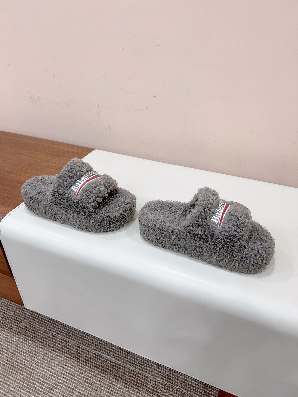 THICK-SOLED SLIPPERS IN GRAY WOOL