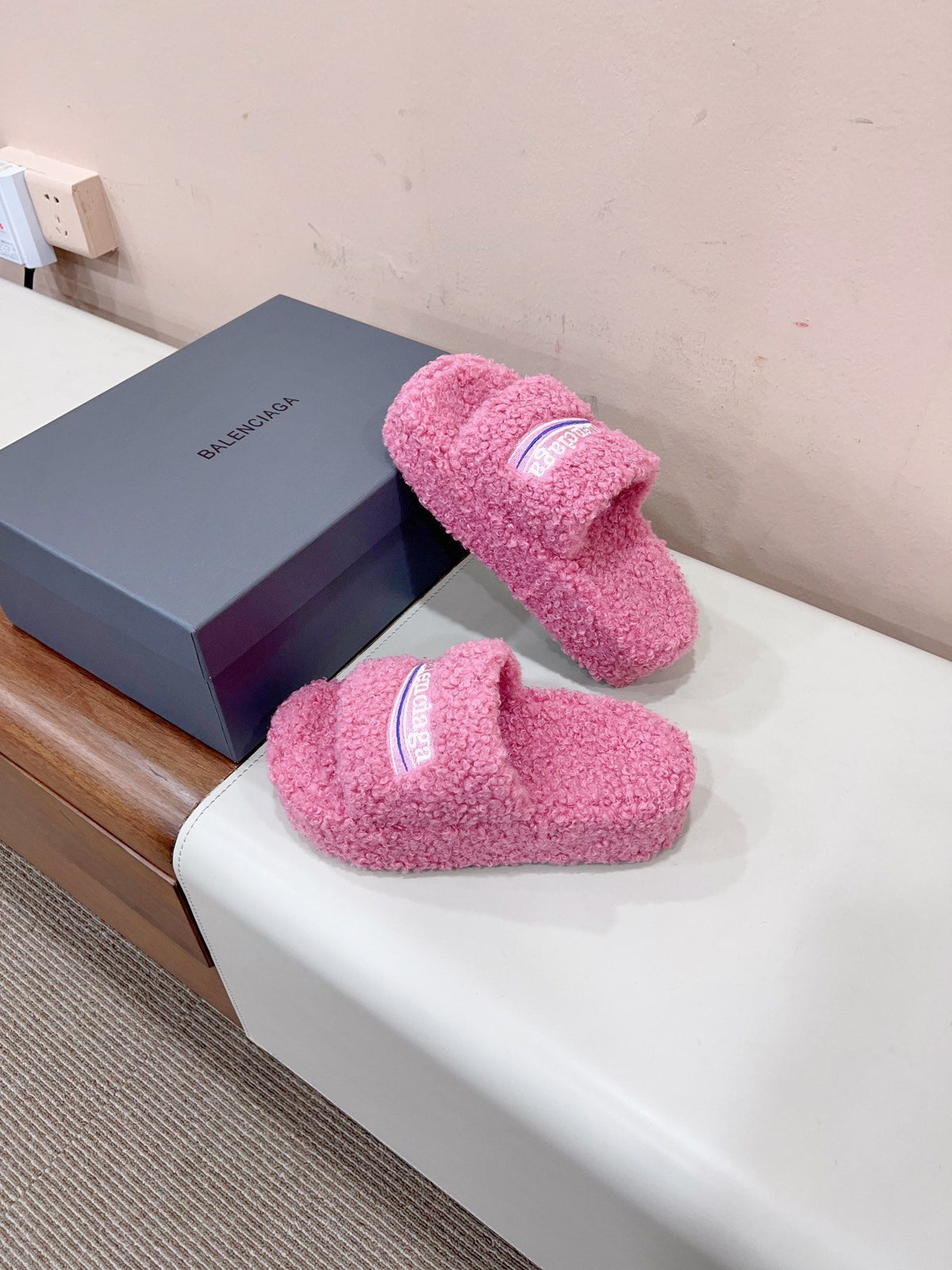 THICK-SOLED SLIPPERS IN PINK WOOL