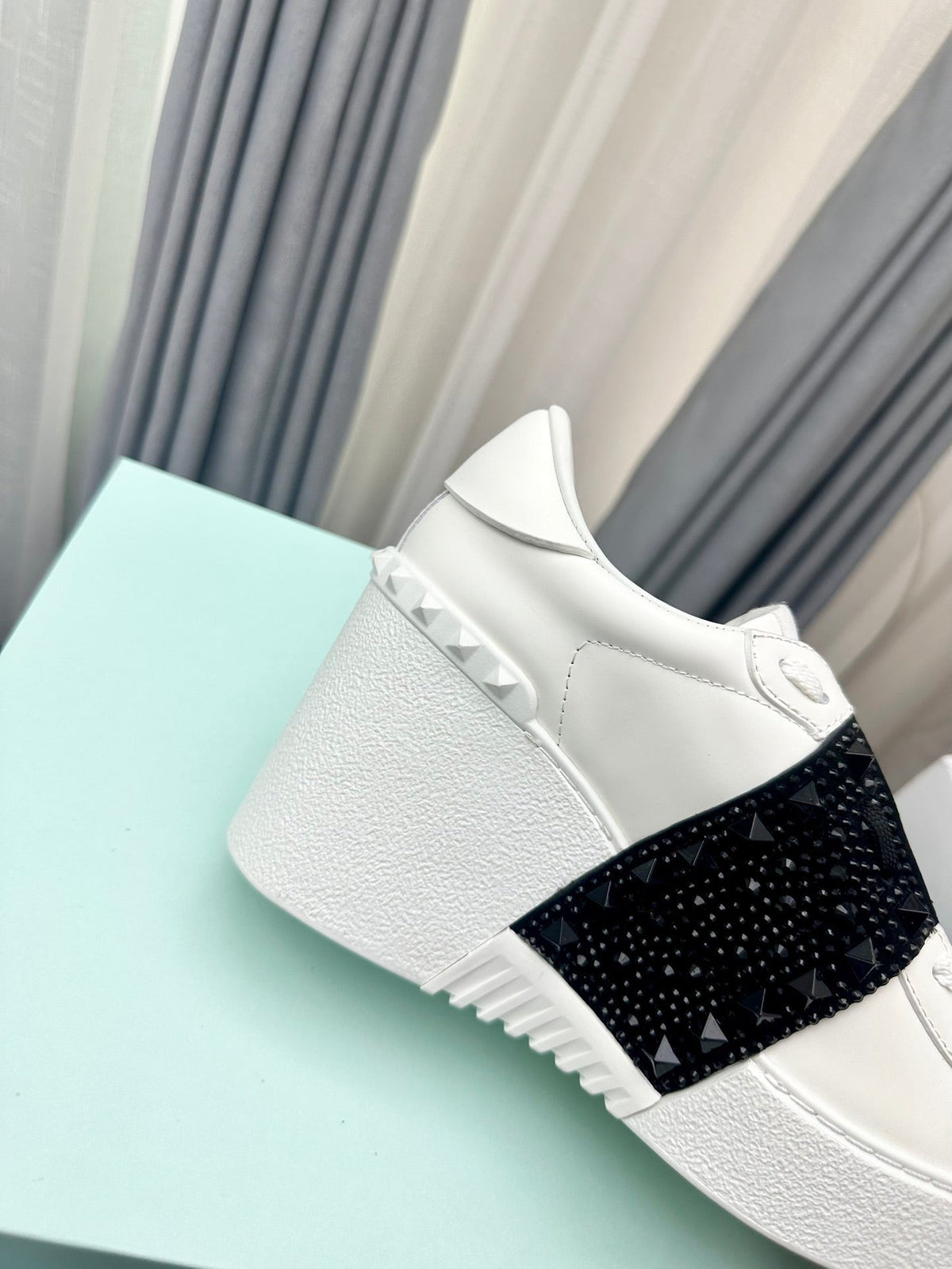 FLATFORM ROCKSTUD UNTITLED SNEAKER IN WHITE MIX BLACK CALFSKIN WITH RHINSTONES