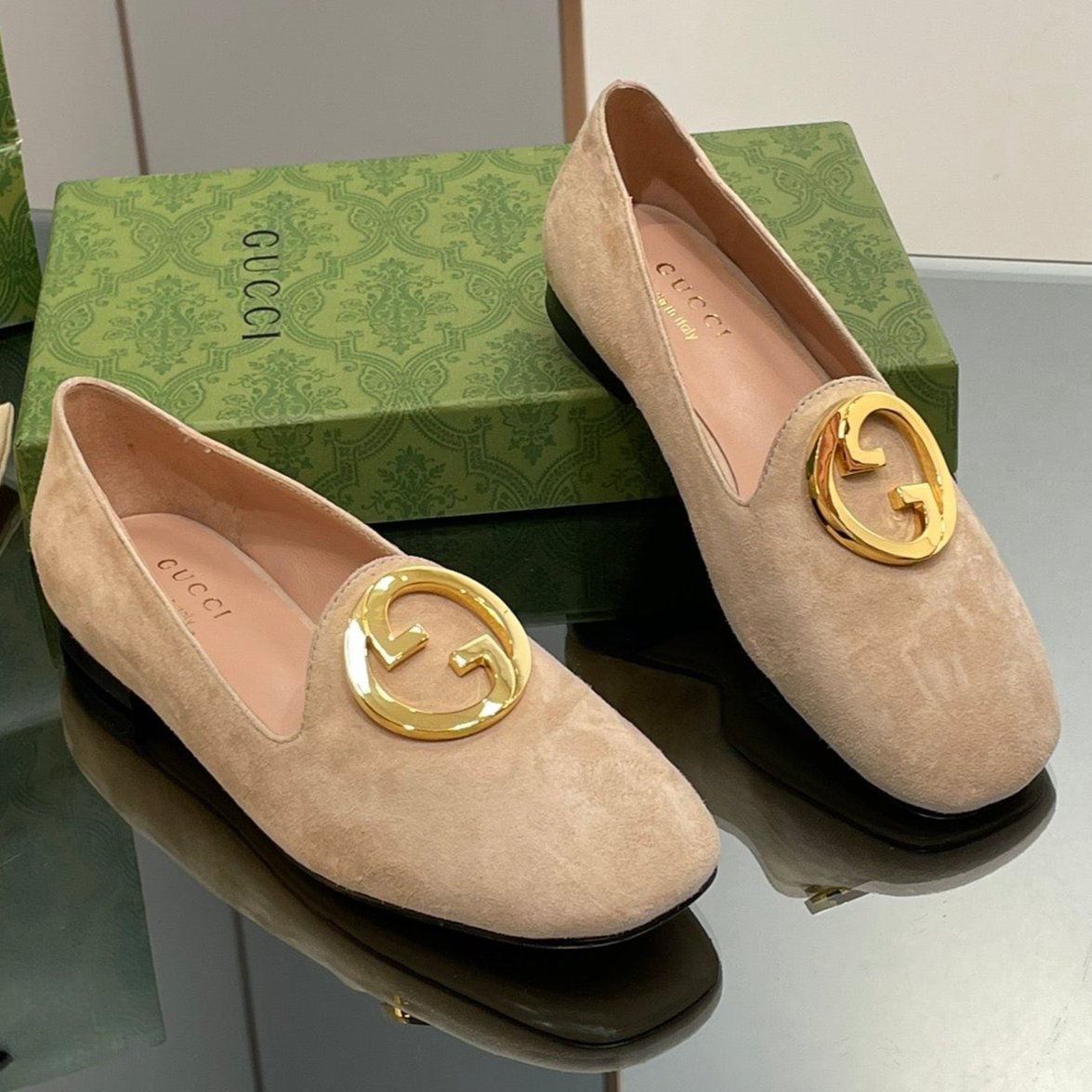 BLONDIE LOGO-PLAQUE LOAFERS IN ECRU BEIGE SUEDE