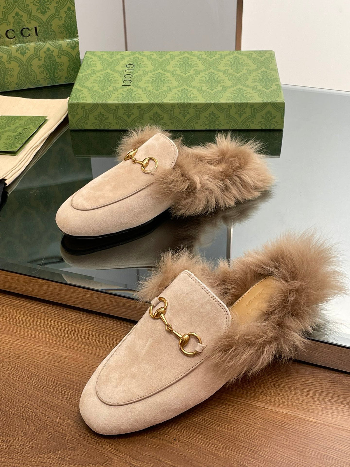 HORSEBIT MULE IN TAN BROWN SUEDE AND LAMB WOOL LINING