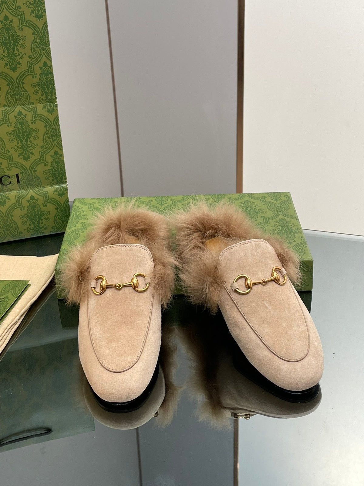 HORSEBIT MULE IN TAN BROWN SUEDE AND LAMB WOOL LINING