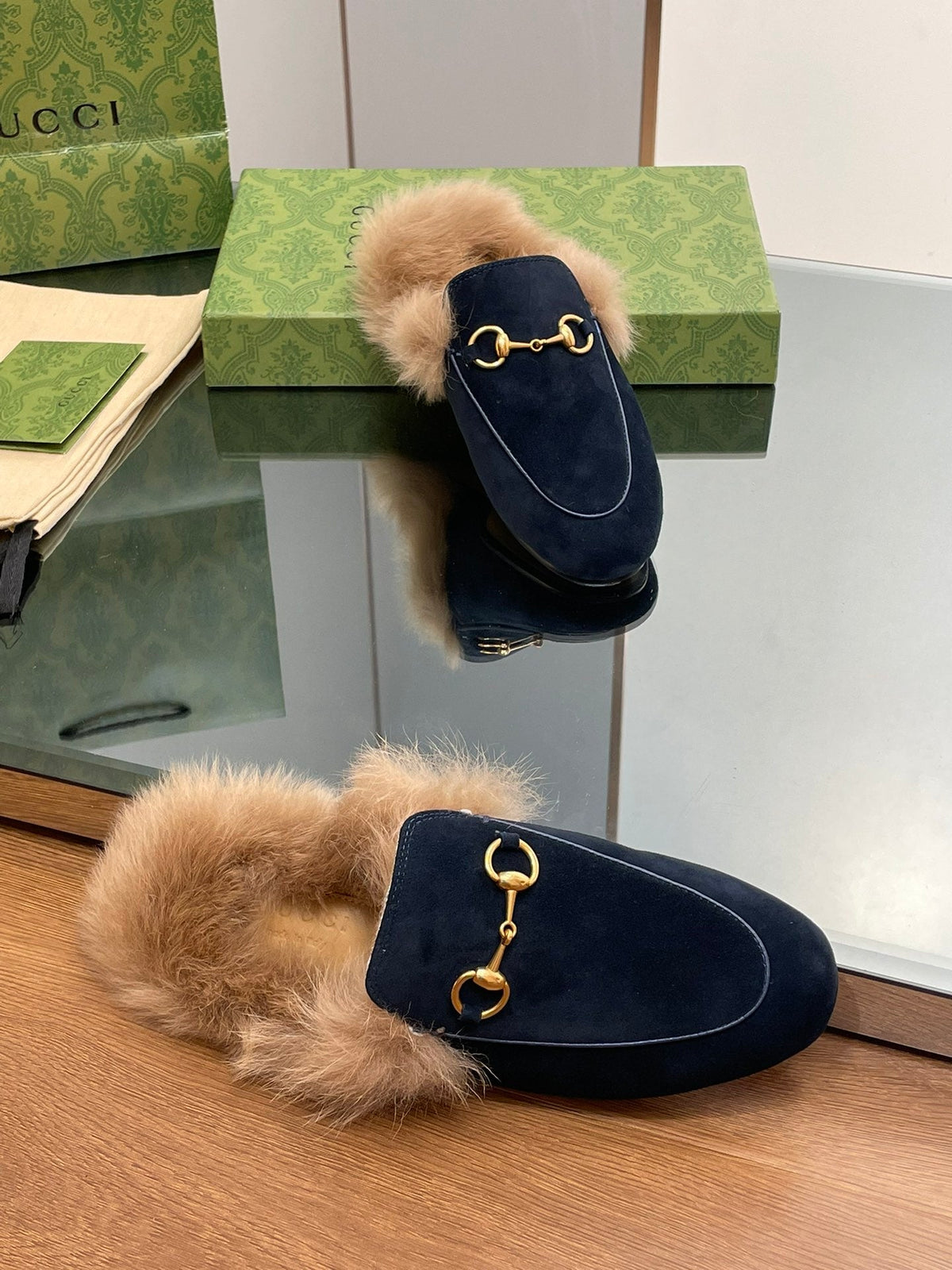 HORSEBIT MULE IN NAVY BLUE SUEDE AND LAMB WOOL LINING