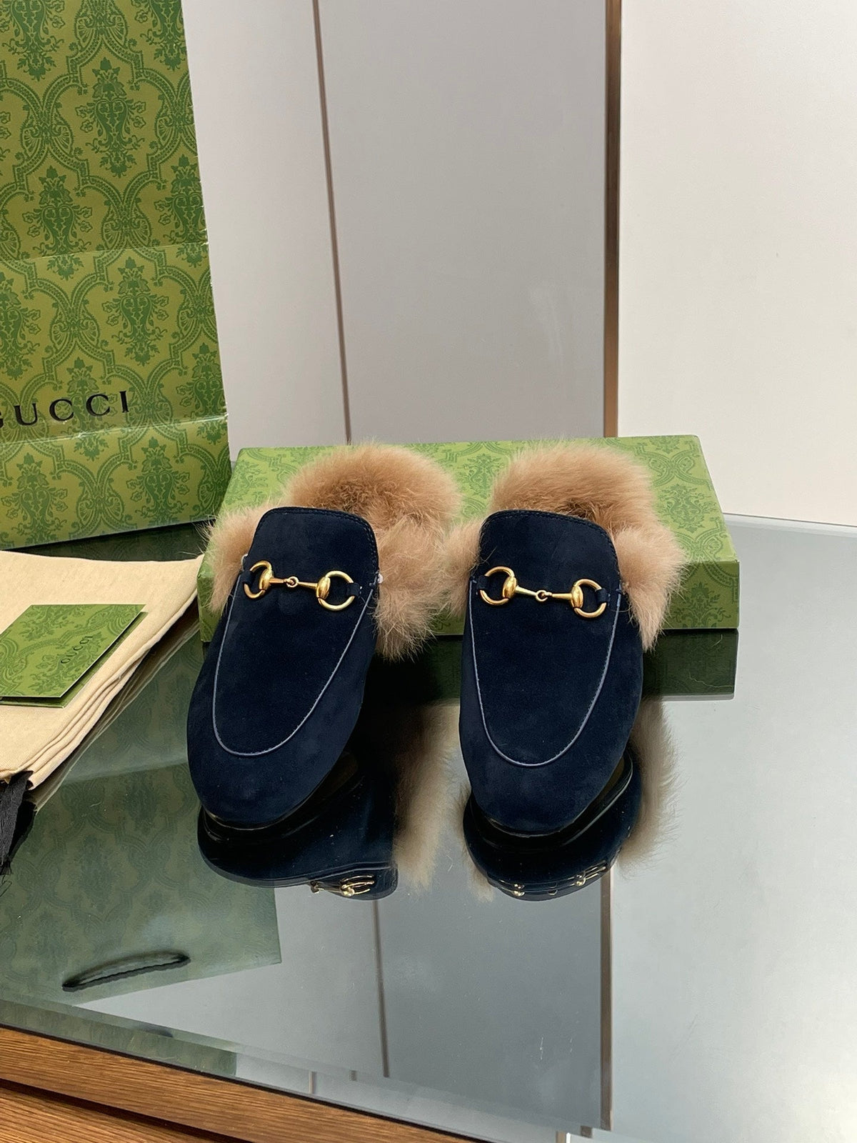 HORSEBIT MULE IN NAVY BLUE SUEDE AND LAMB WOOL LINING