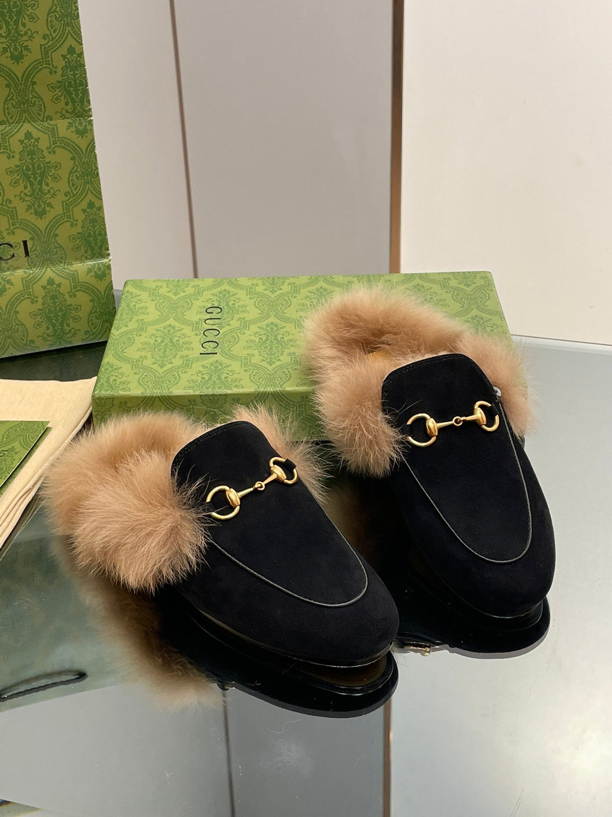 HORSEBIT MULE IN BLACK SUEDE AND LAMB WOOL LINING