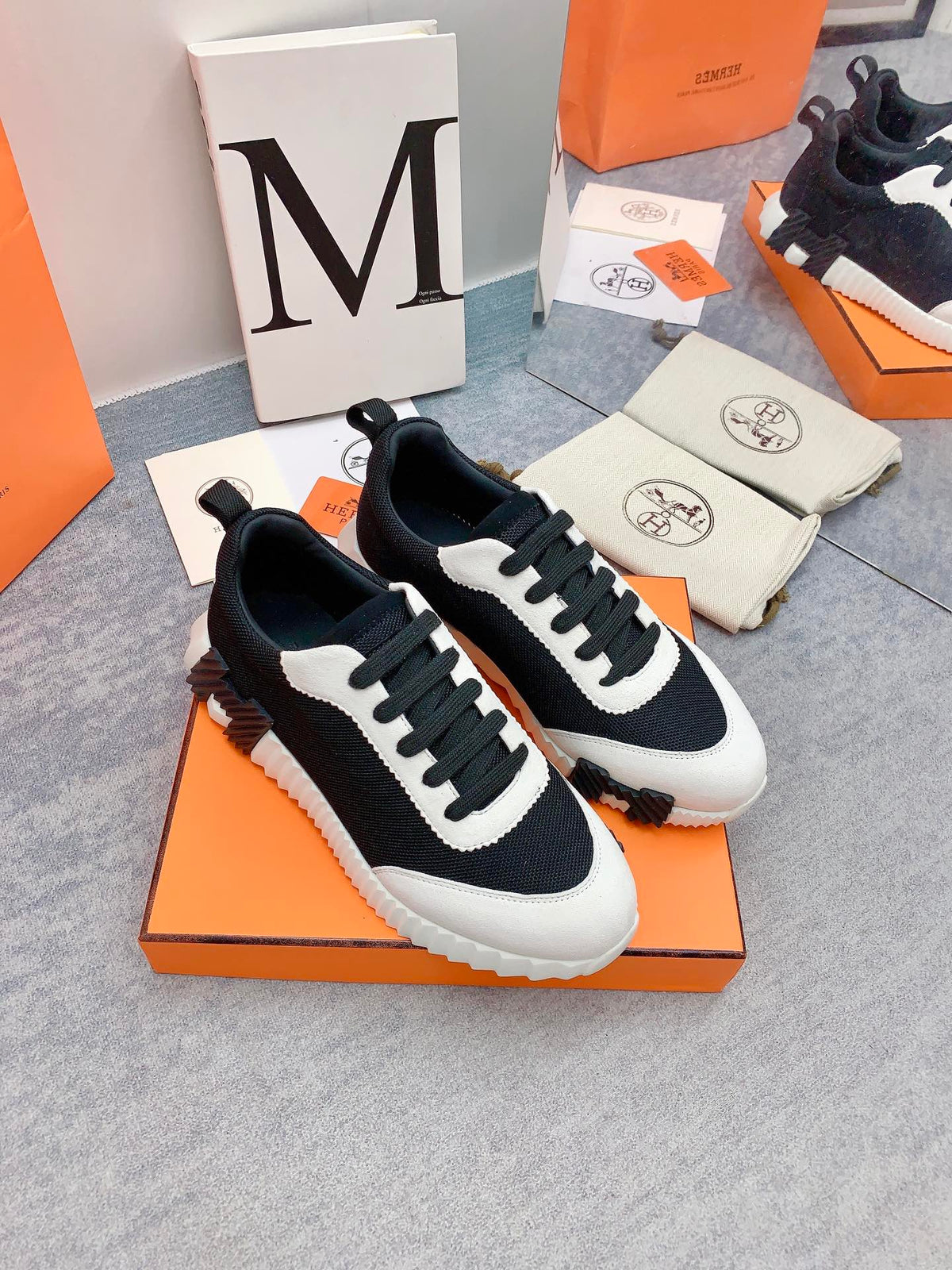 HM Bouncing Sneaker In Black Mesh Fabric 106459