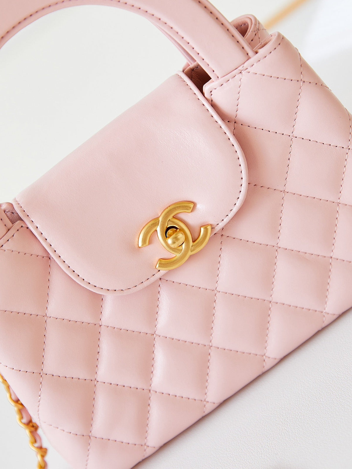 cc 24a nano 19cm kelly shopper bag light pink lambskin