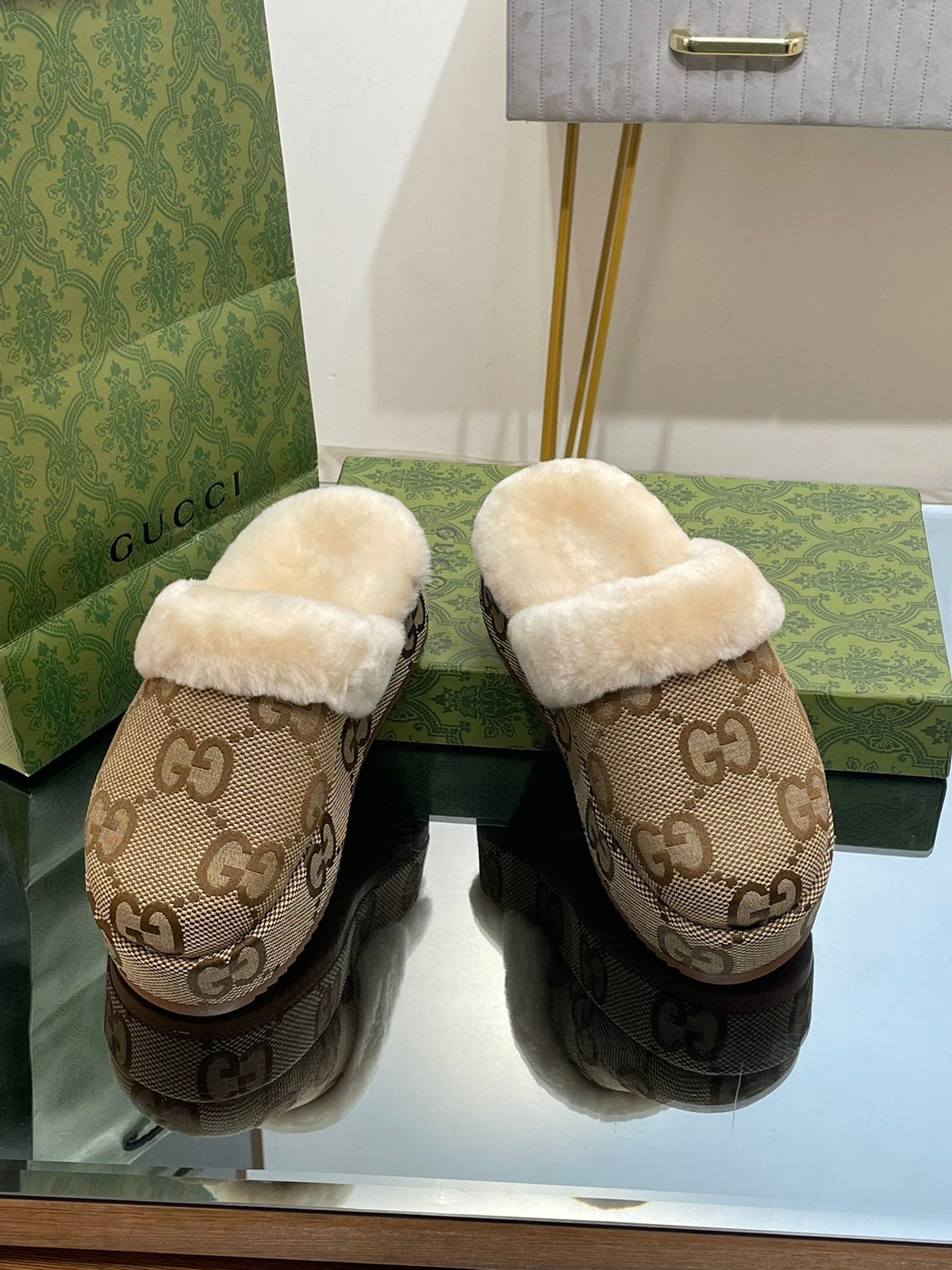 GG MOLLY MULE IN CAMEL BROWN MONOGRAM JACQUARD FABRIC AND SHEARLING LINING