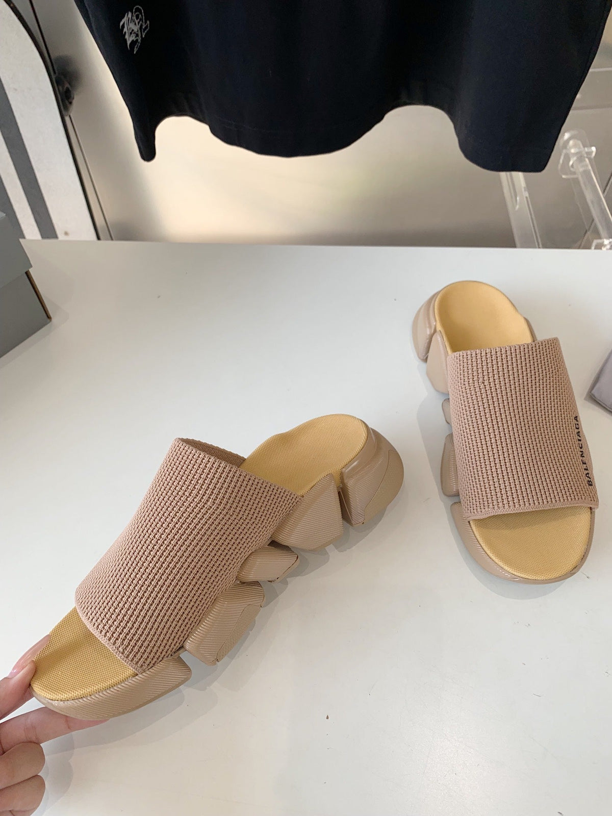SPEED 2.0 SLIDE SANDAL IN BEIGE RECYCLED KNIT