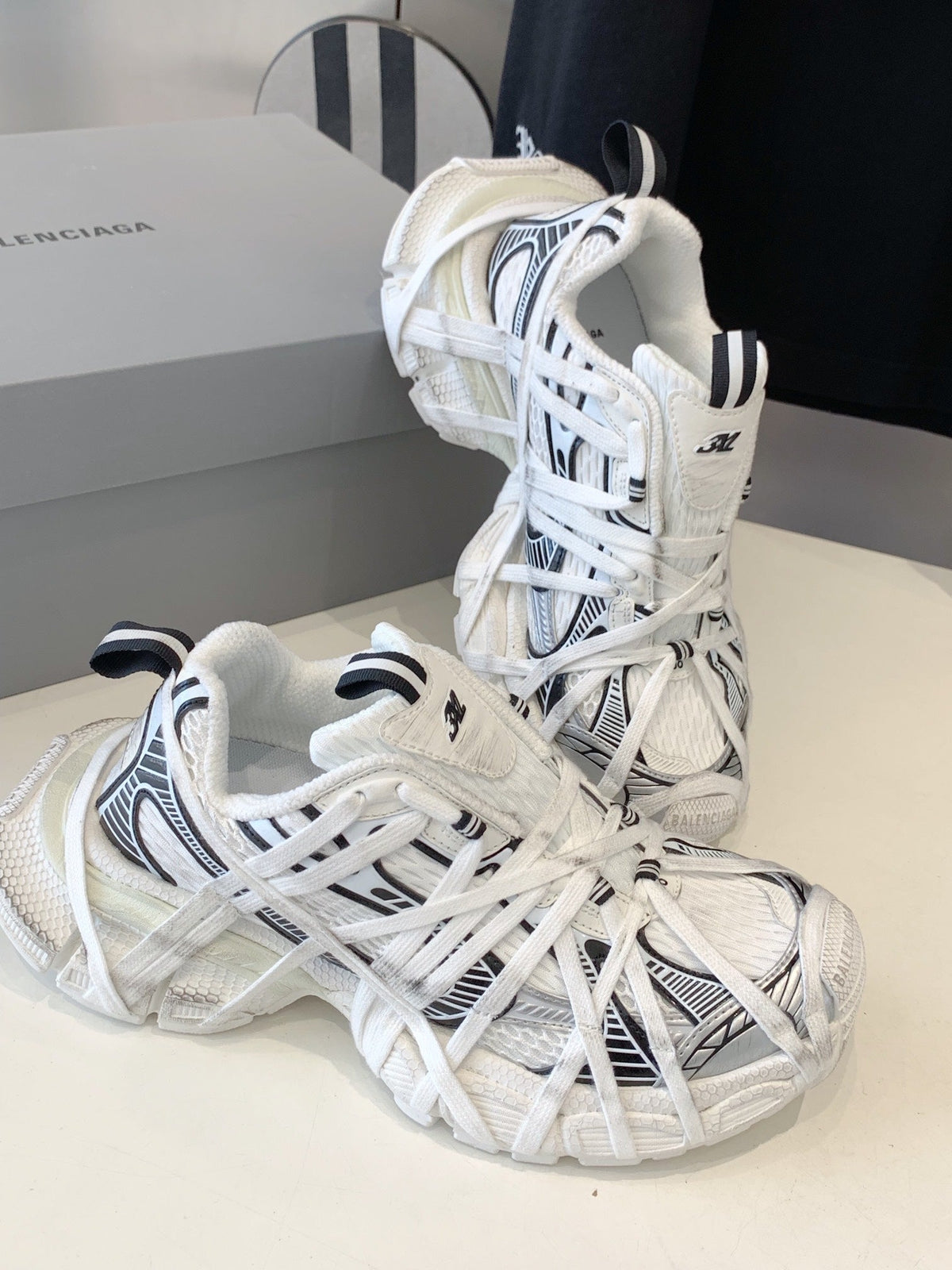 3XL EXTREME LACE SNEAKER WHITE AND SILVER
