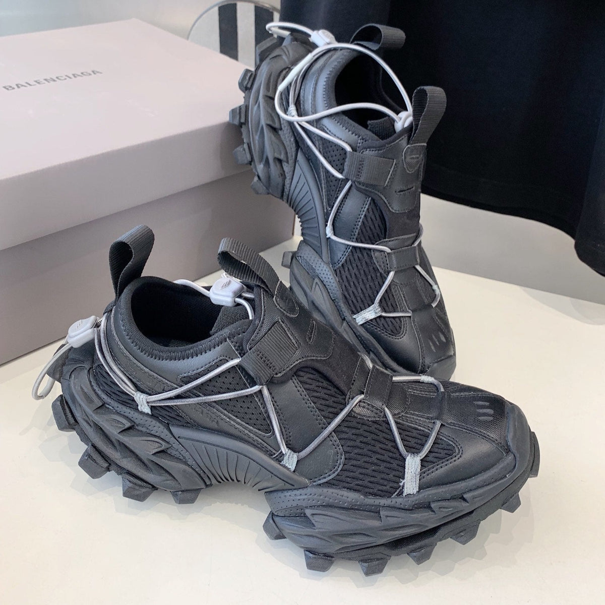 HIKE SNEAKER IN BLACK MESH, POLYURETHANE AND POLYESTER