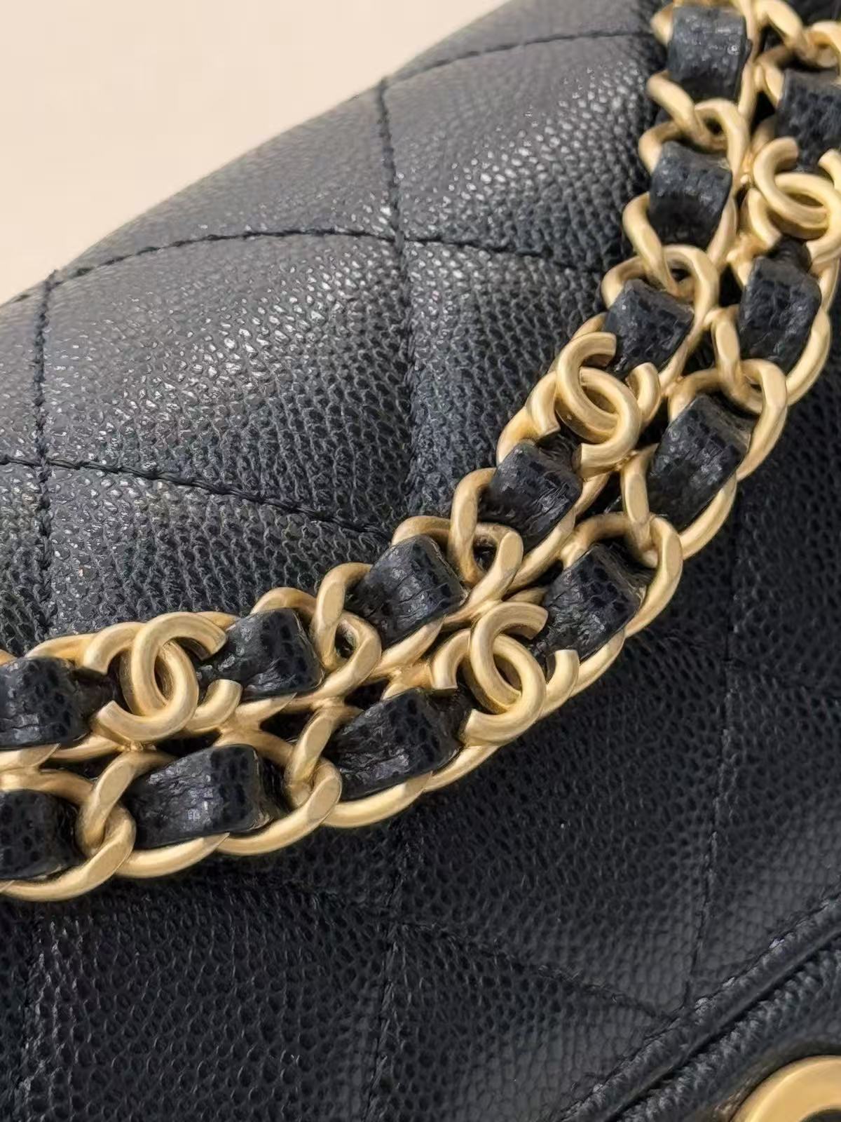 CC 25P Flap Bag 22cm Black Cowhide Gold Hardware