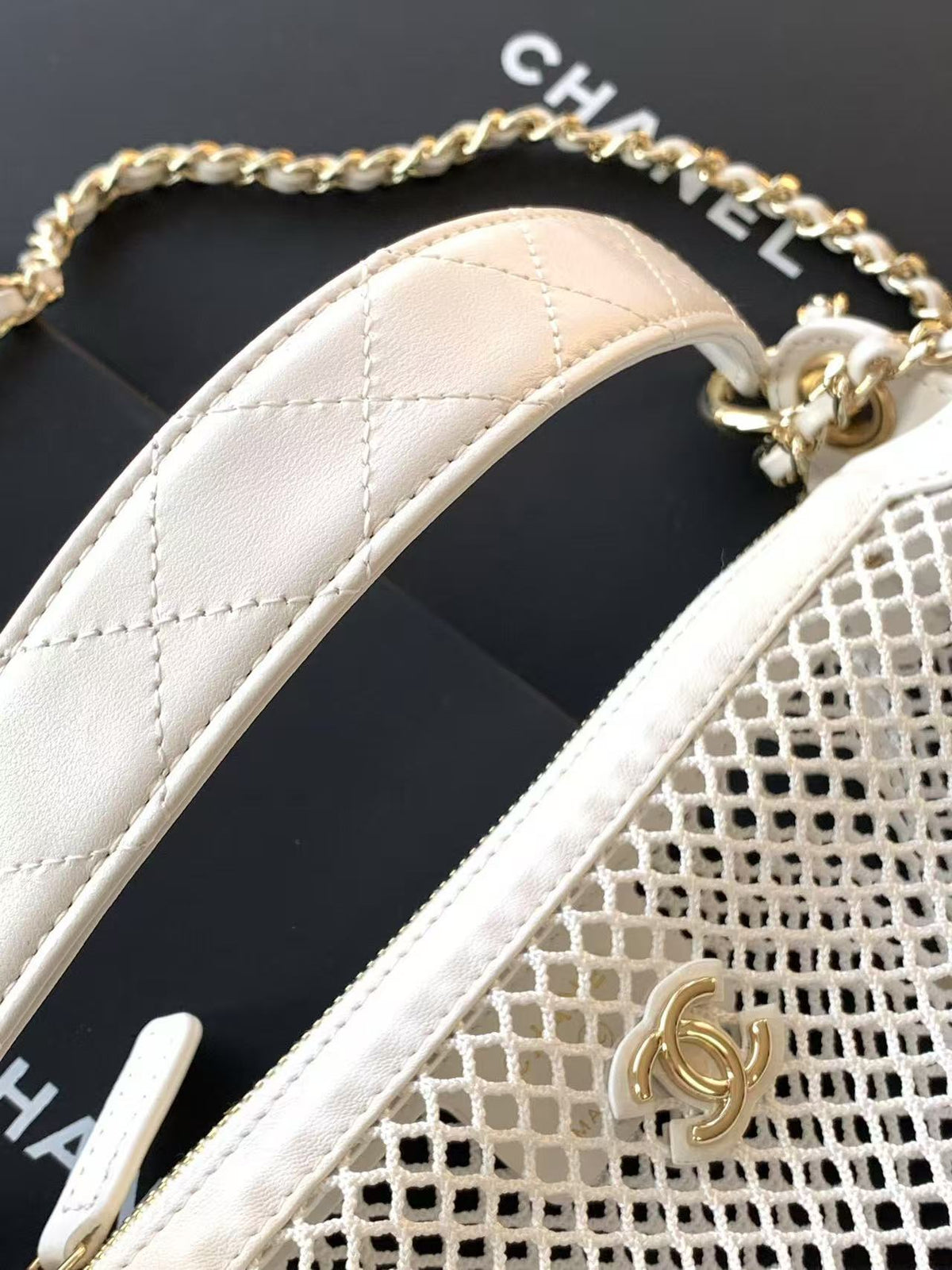 cc 25S White Clutch Bag With Chain