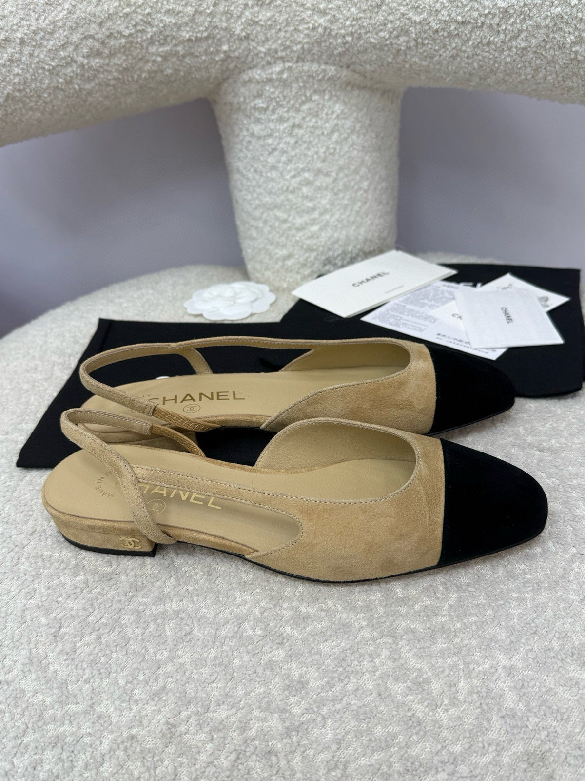 CC 25A Slingback Flat Beige Black Suede