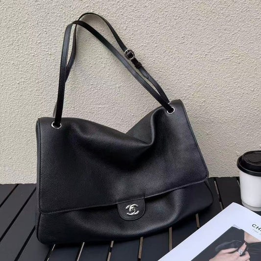 Chanel 2026 Maxi Flap Bag 38.5cm Black Calfskin