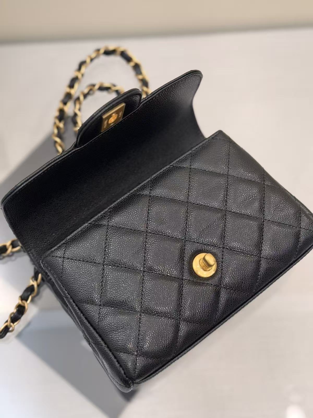 CC 25P Flap Bag 22cm Black Cowhide Gold Hardware