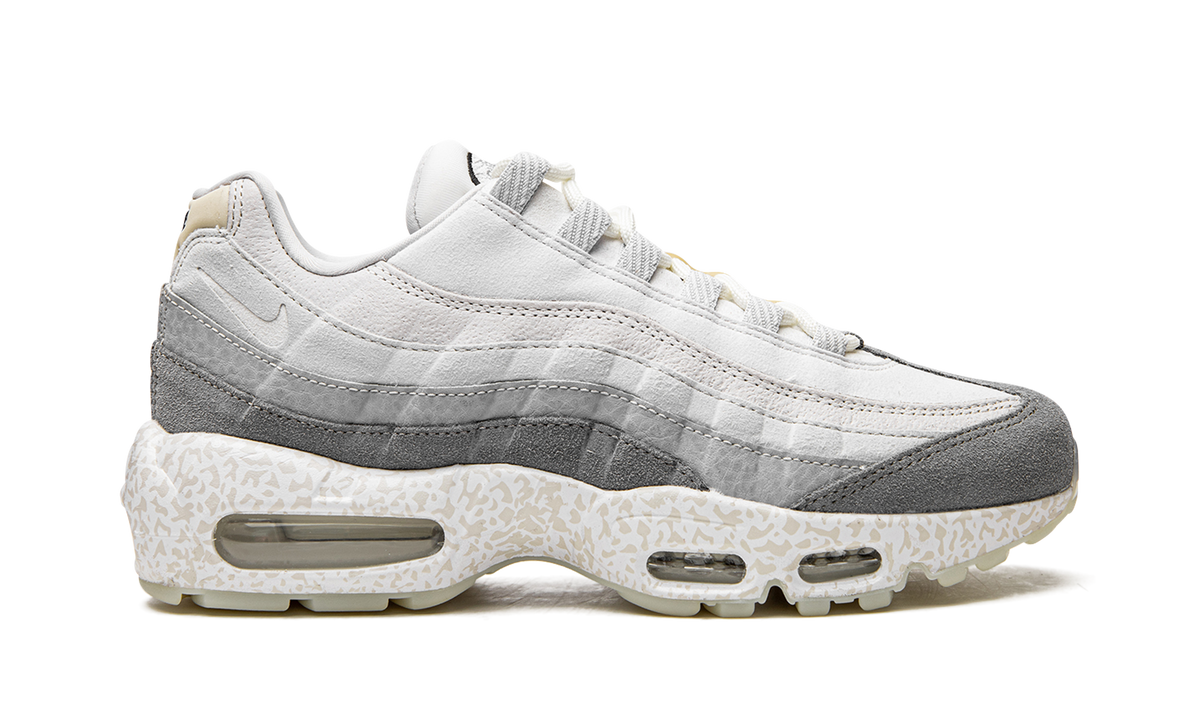 Air Max 95 QS "Light Bone-Glow in the Dark" DV2593 100