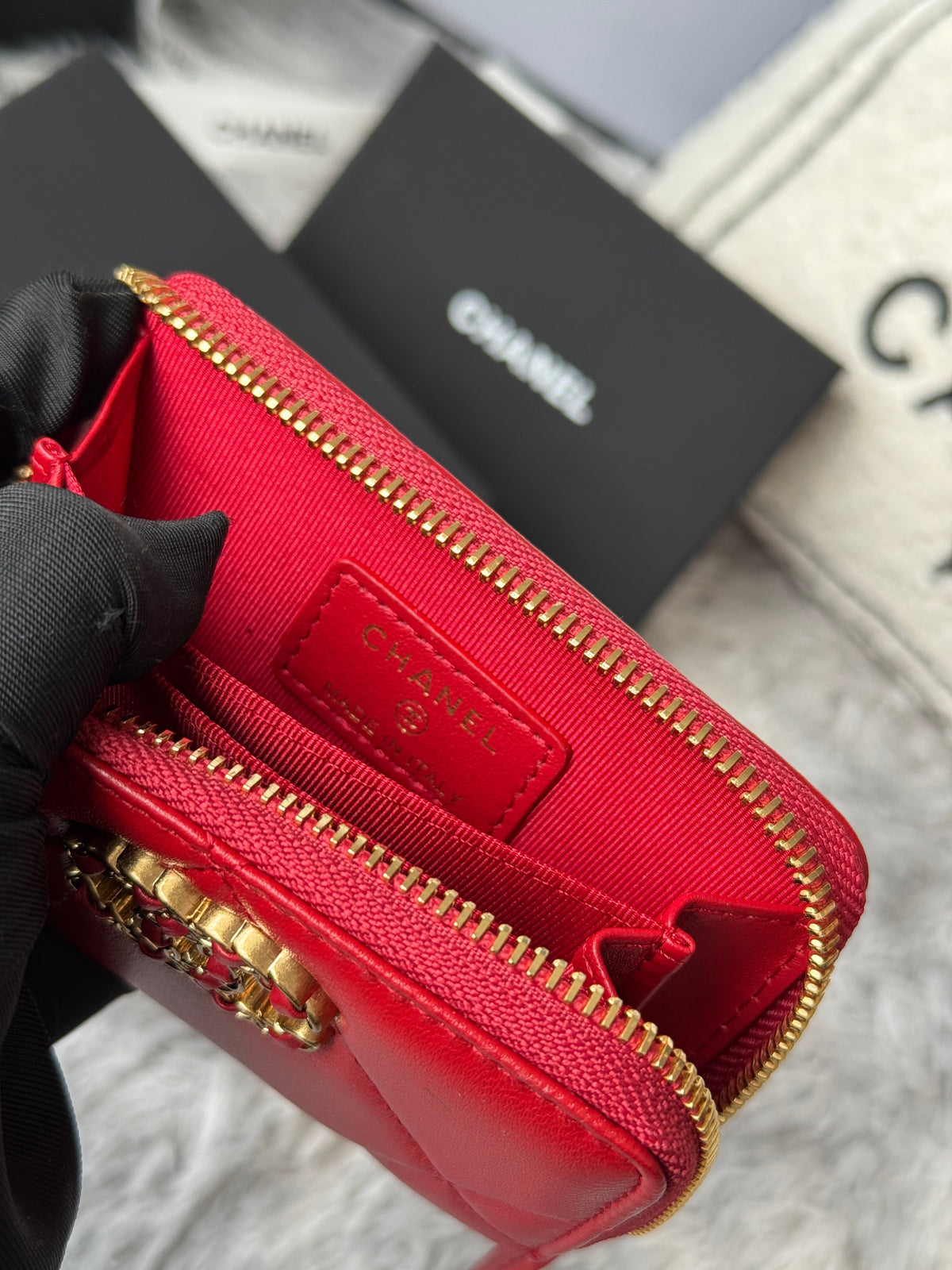 CC 19 Quilted Zipper Coin Purse Red Gold-Tone Sheepskin 242794