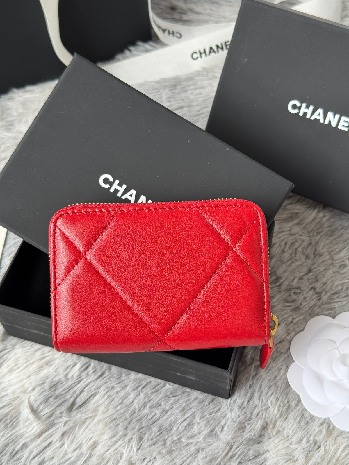 CC 19 Quilted Zipper Coin Purse Red Gold-Tone Sheepskin 242794