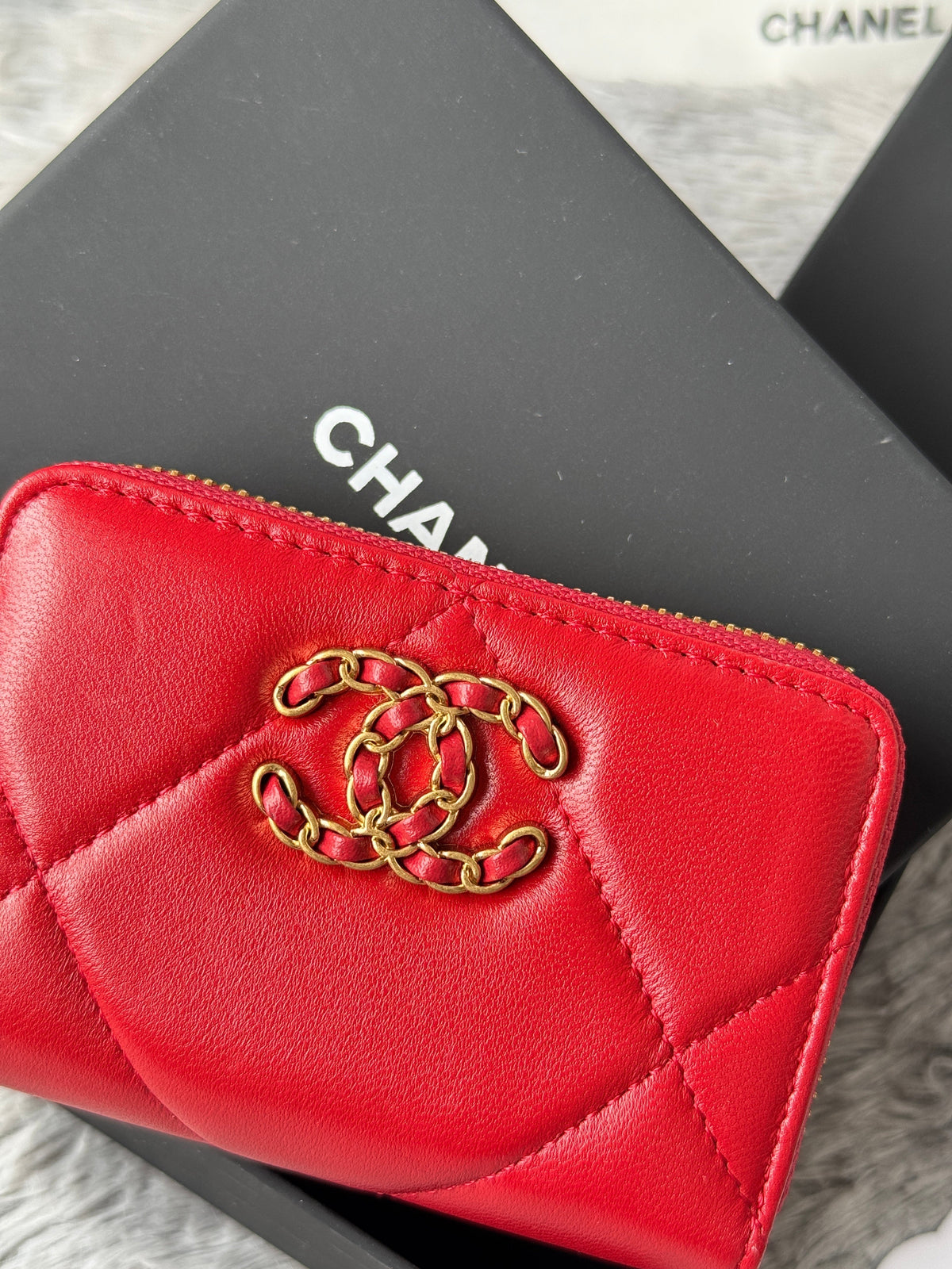 CC 19 Quilted Zipper Coin Purse Red Gold-Tone Sheepskin 242794