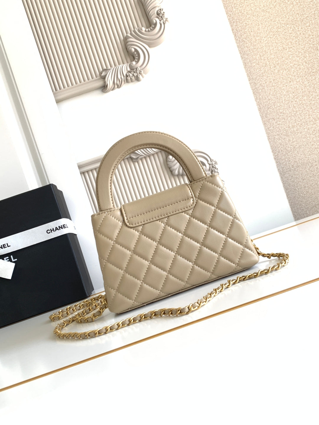cc 24a nano 19cm kelly shopper bag light beige lambskin
