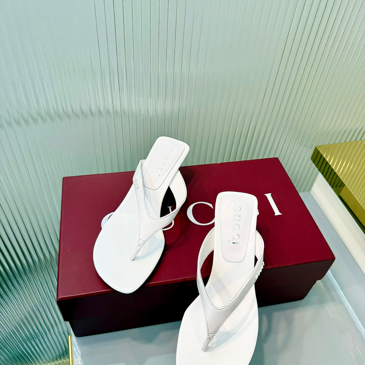 GG Vittoria Thong Sandals White Leather 714886