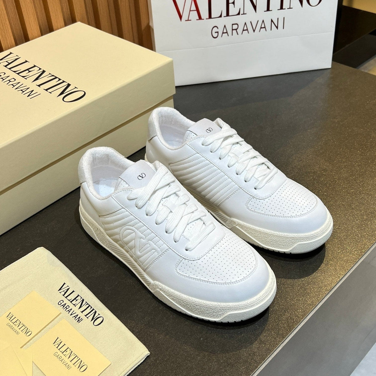 VT 25S Couple Sneakers White Calfskin Suede 563107