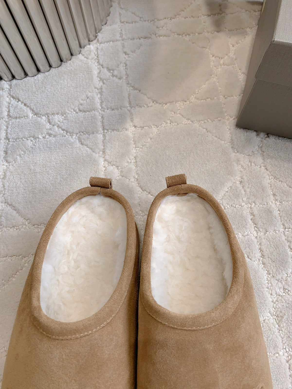 ALASKA SLIPPER IN CAMEL BROWN SUEDE