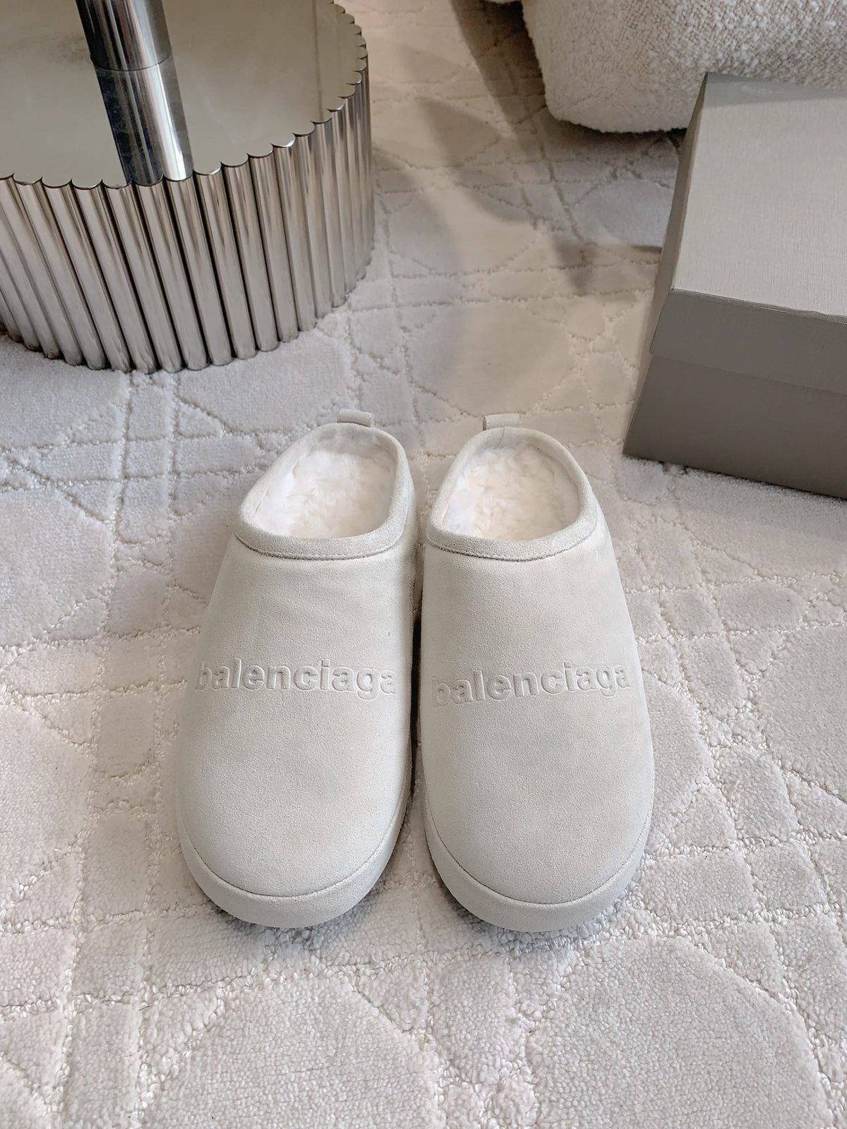 ALASKA SLIPPER IN WHITE SUEDE