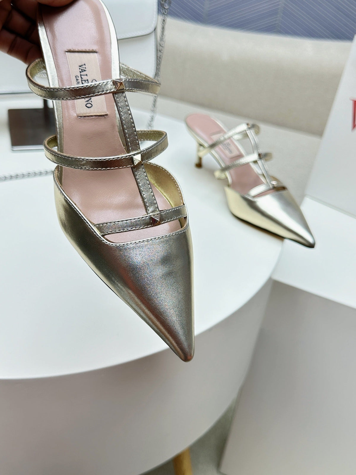 ROCKSTUD WISPY GOLD CALFSKIN MULE 60MM