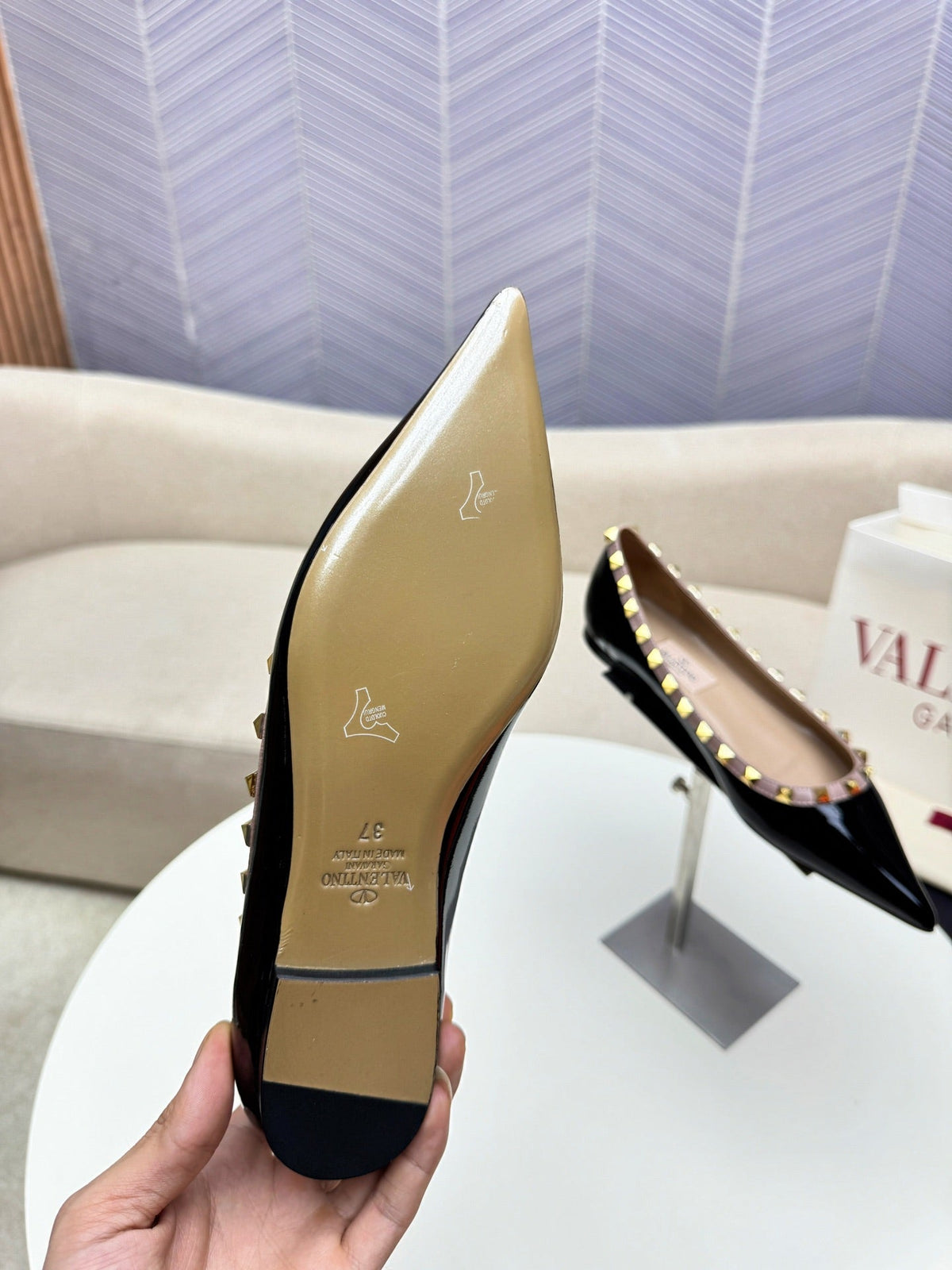 ROCKSTUD FLAT PUMP IN BLACK CALFSKIN